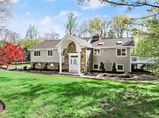 61 Dogwood Ct, Stamford, CT 06903