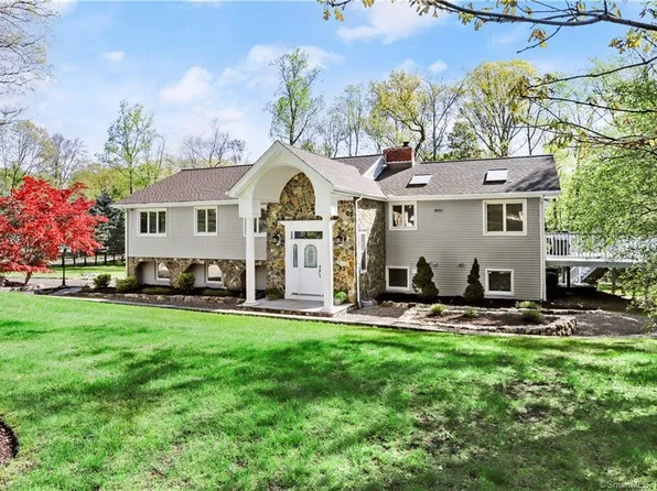 61 Dogwood Court, Stamford, CT 06903