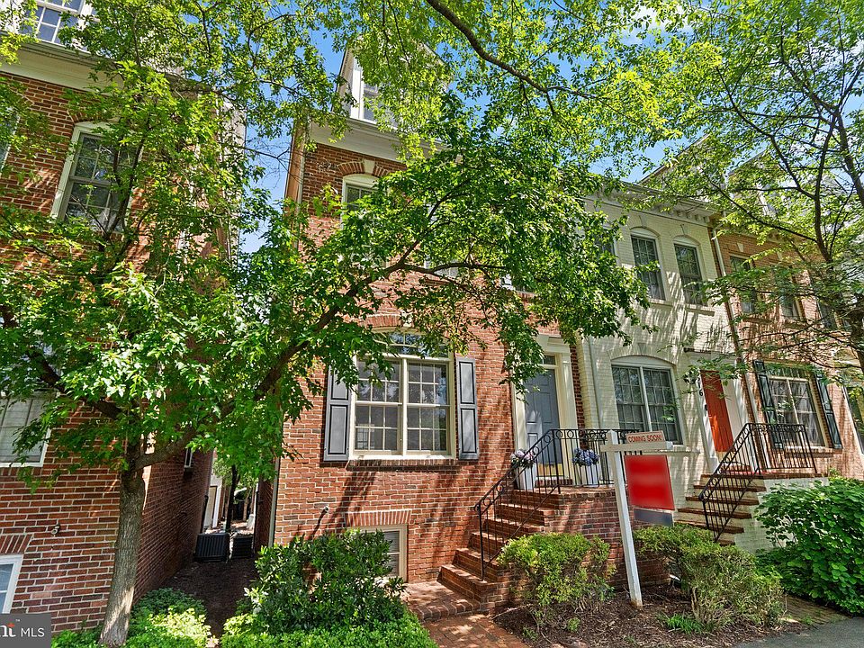 1st image of 518 Fallsgrove Dr