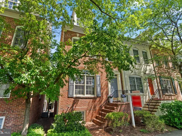 518 Fallsgrove Dr, Rockville, MD 20850