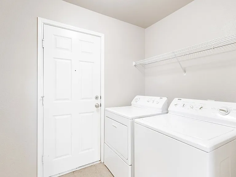 13415 Rhodes Villa — Photo 22