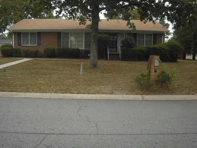 3159 Commodore Dr photo 1