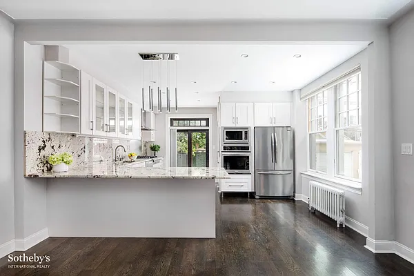 Sold by Sotheby's International Realty | media 2