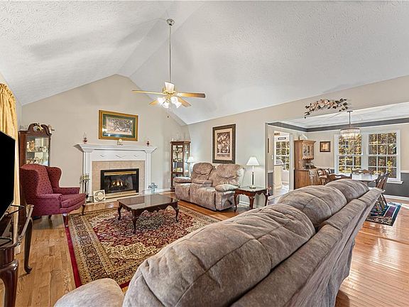 3rd image of 190 Timber Ridge Dr