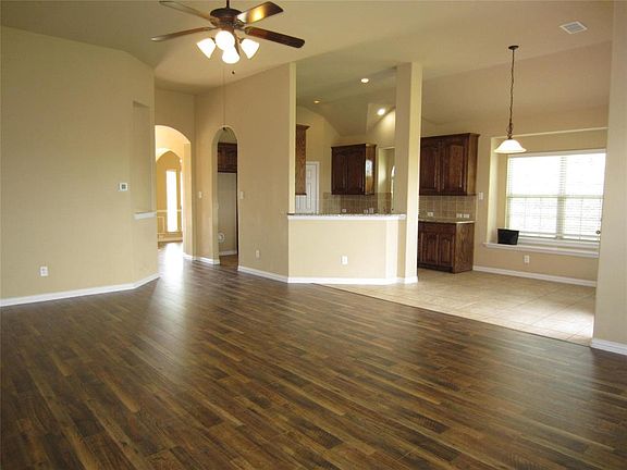 2nd image of 2515 Appaloosa Ln