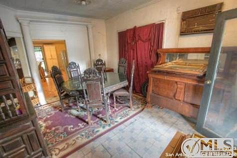 5th image of 6423 S Flores St