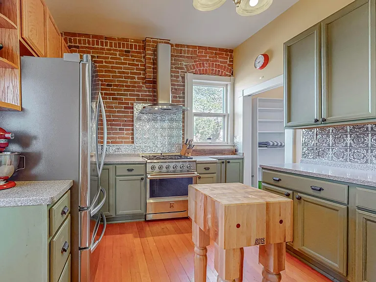 115 Elm St NE — Photo 11