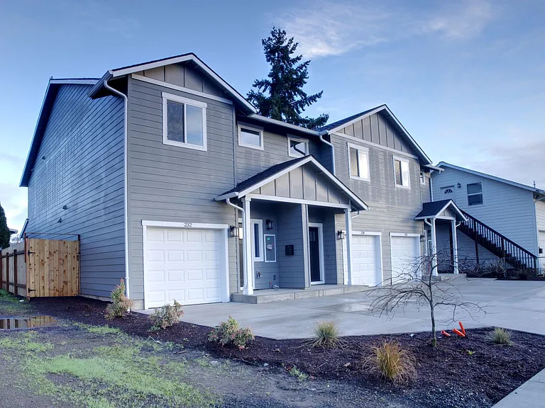 230 & 232 W Clay St — Photo 1