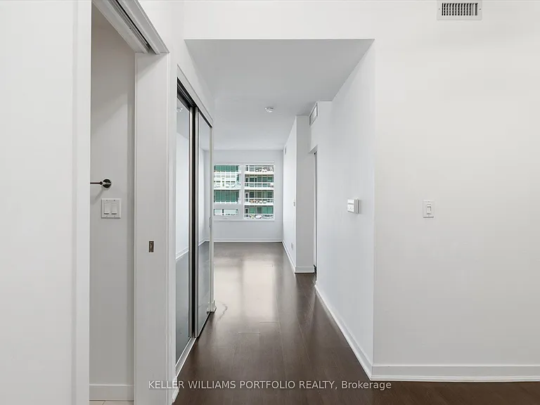 59 E Liberty St #911 — Photo 4