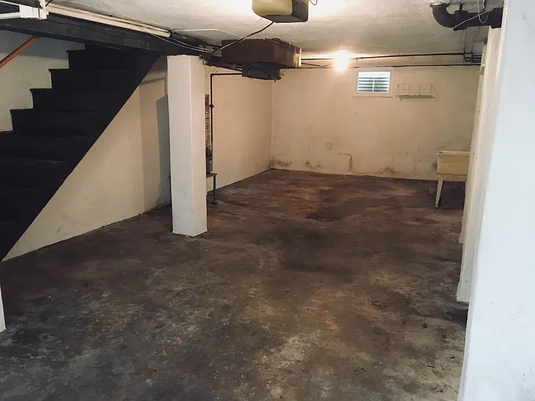 1010 Adele St — Photo 8