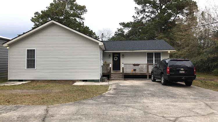 1279 River Rd — Photo 4