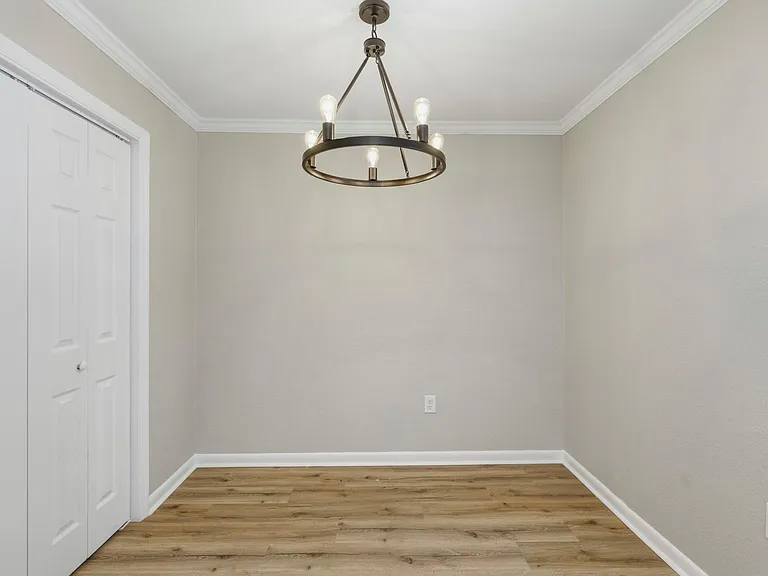 913 Meadowlane St — Photo 12