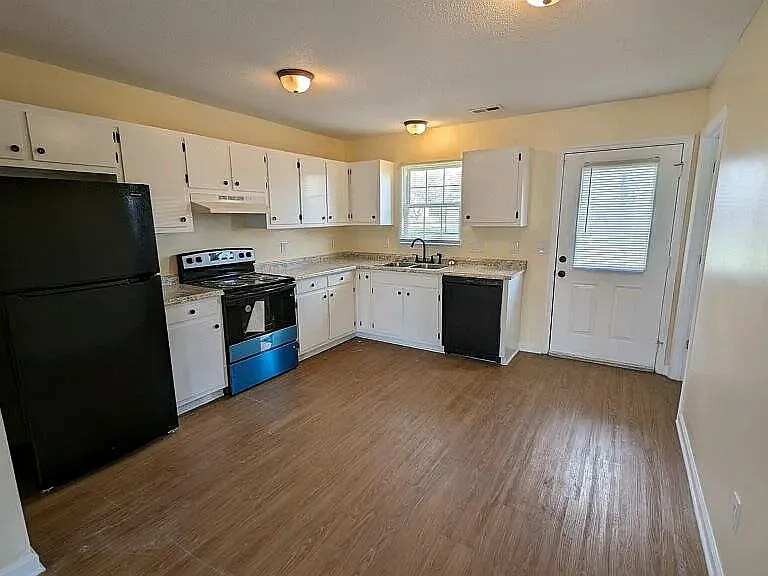 427 Elmira St #B — Photo 5