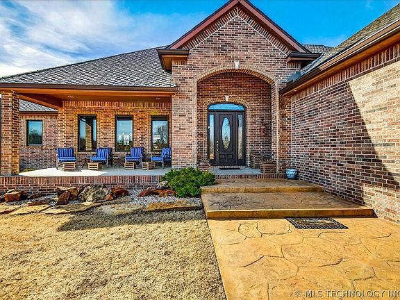 3rd image of 2621 Rabbit Ridge Rd