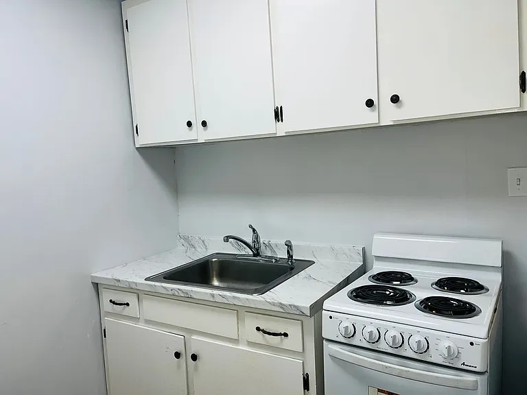 601 W Haralson St — Photo 9