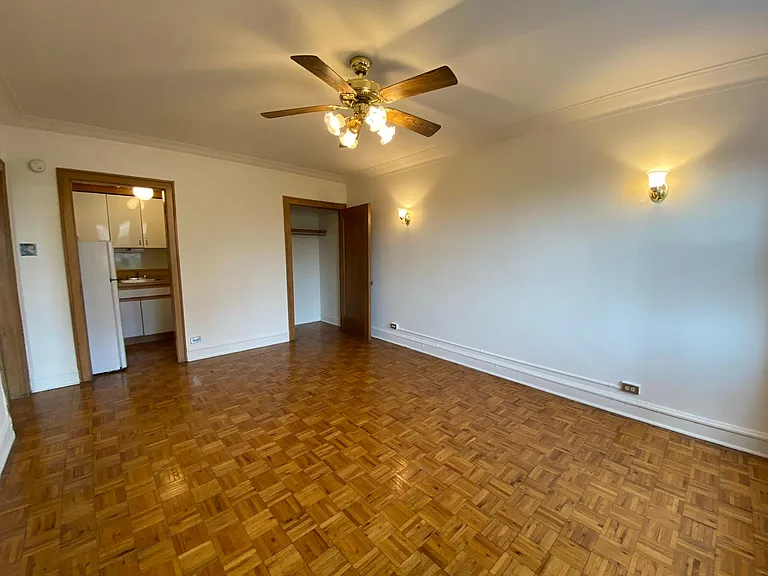 2738 N Pine Grove Ave — Photo 67