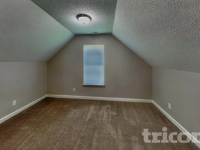 809 Valley Creek Dr — Photo 13