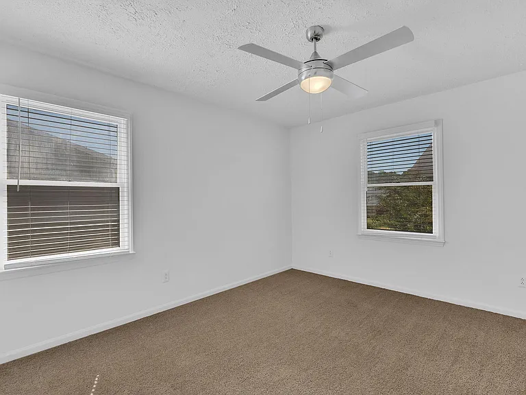 Belmont Heights Apartments & Townhomes — Photo 68
