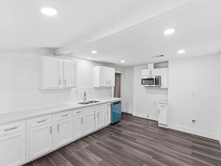 2281 Des Jardines St — Photo 11