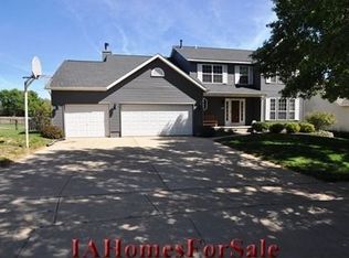7716 Westbury Dr NE, Cedar Rapids, IA 52402
