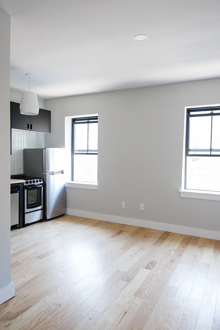 2121 East Dauphin Street — Photo 2