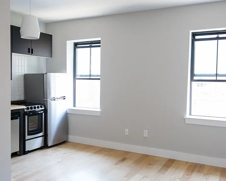2121 East Dauphin Street — Photo 2