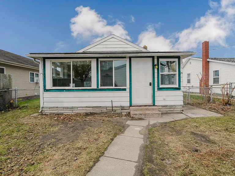 810 Somerset Ave — Photo 2