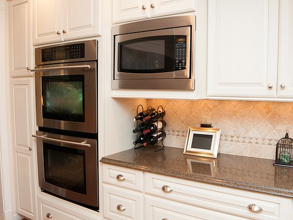 5th image of 53 Chamberlain Dr