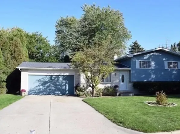 4741 Foxcroft Dr, Bay City, MI 48706