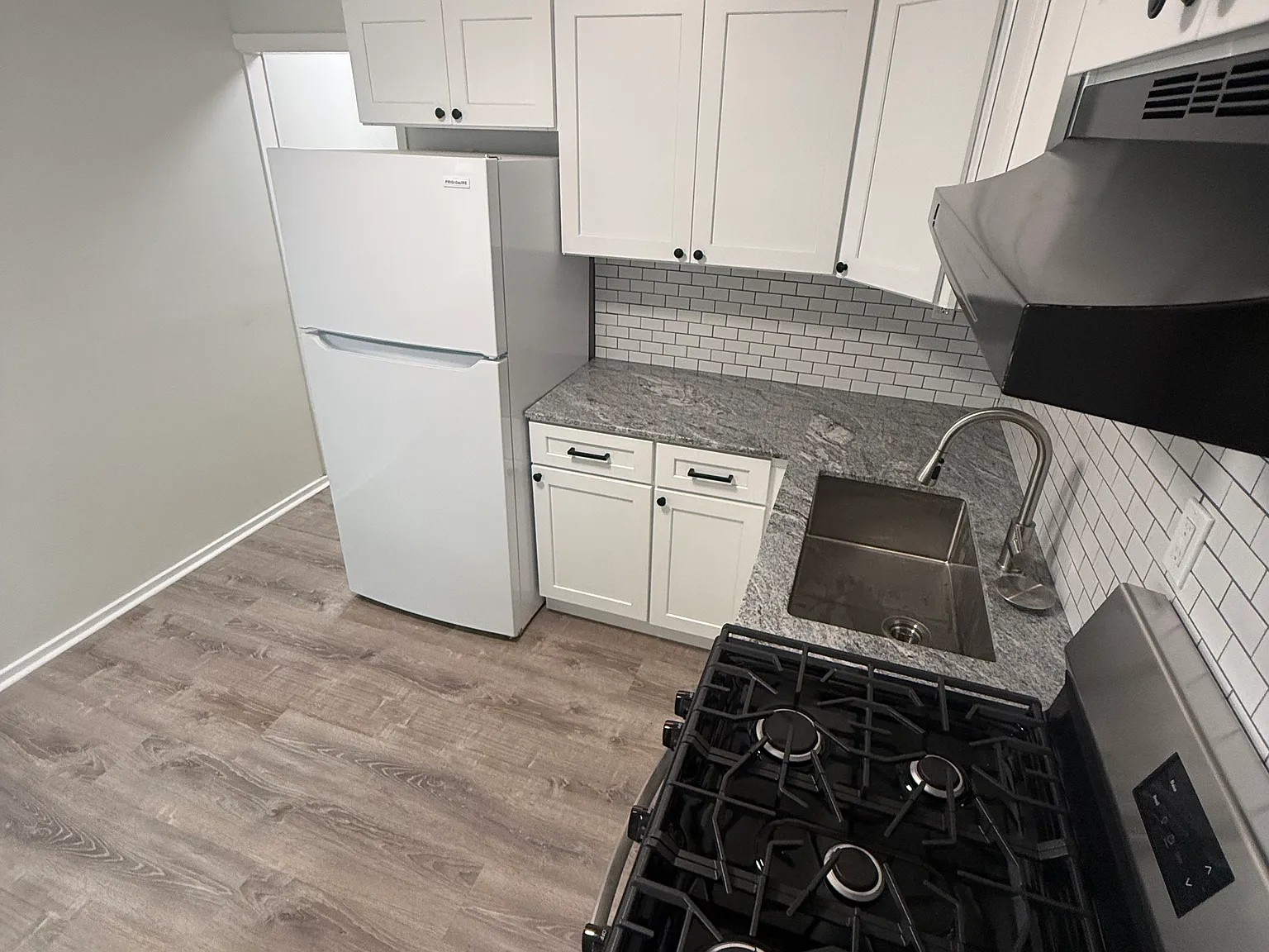 3 bed, 950 sqft, $1,750 — Photo 2