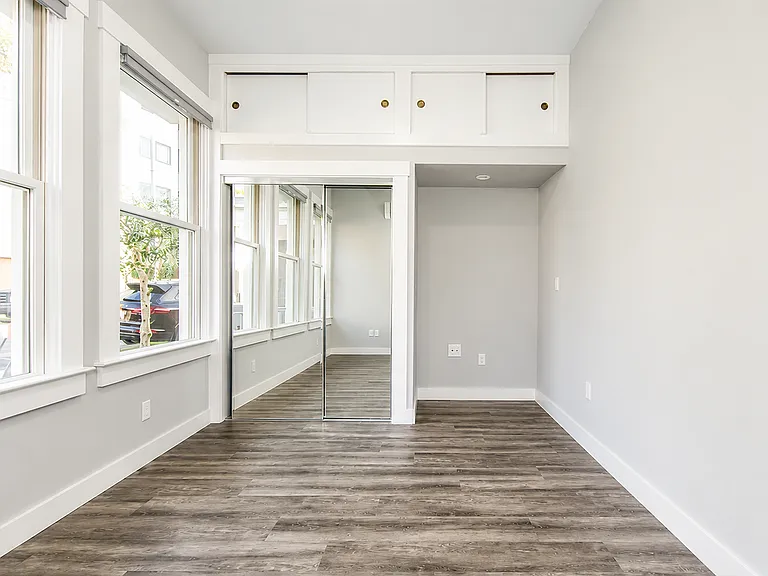 1019 Ashbury St — Photo 6