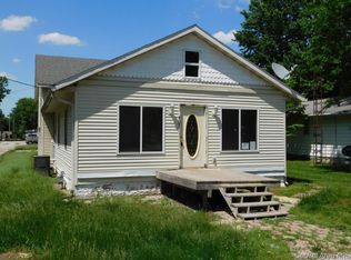 409 E Teak St, Thayer, IL 62689