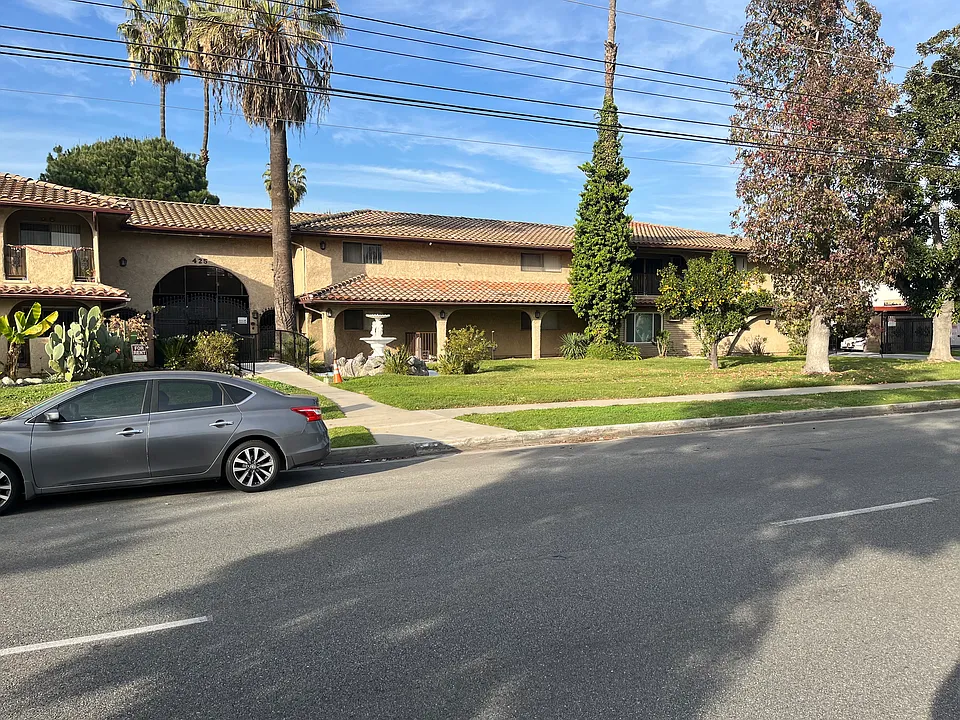 425 Live Oak Ave #217