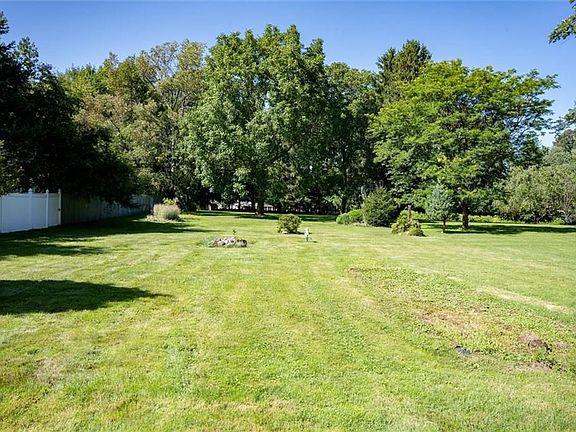 3rd image of 896 Weiland Rd