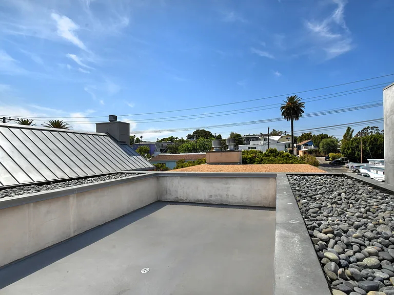 744 Marine St — Photo 48