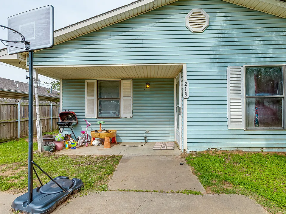 218 S 3rd Ave