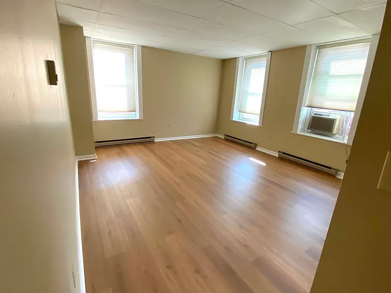 358 Chestnut St #3 — Photo 2