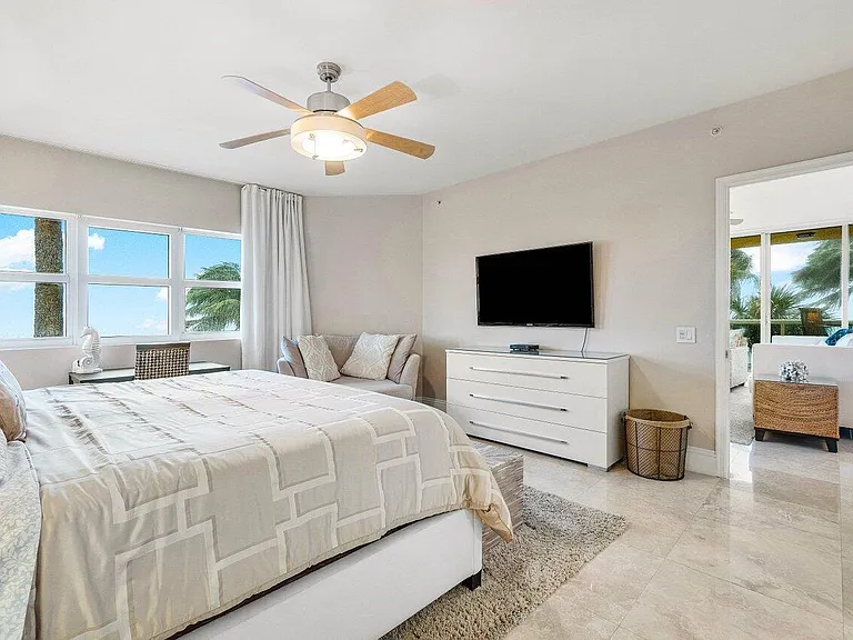 2650 Lake Shore Dr #206 — Photo 18