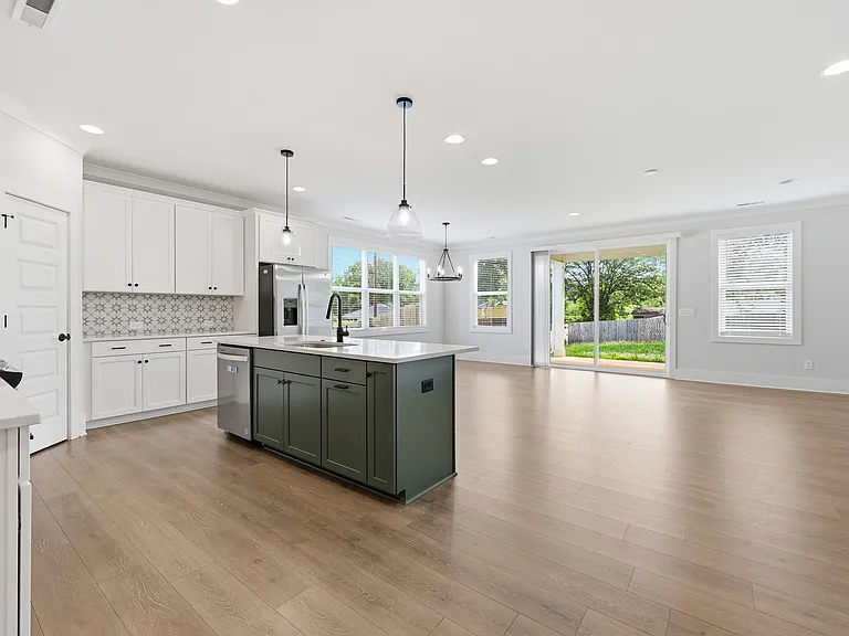 2957 Ross Ave — Photo 4