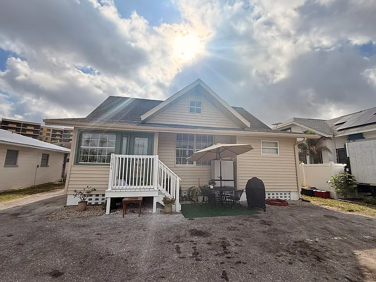 1884 Lakeview Dr #1 — Photo 15