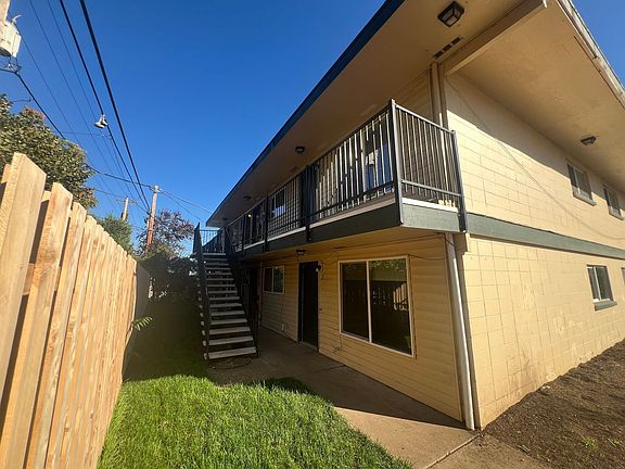 4th image of 555 Tyler St APT 19
