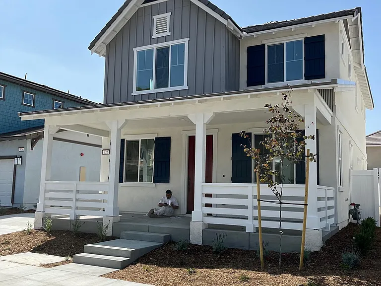 322 Buttercup St — Photo 1