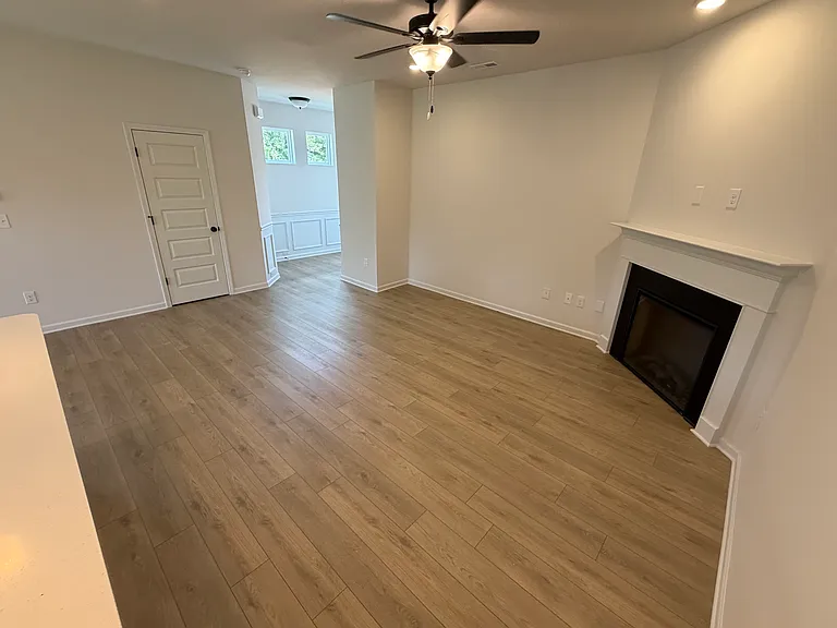 4917 Dresden Loop — Photo 12