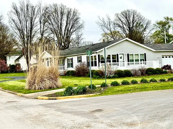 225 E North St, Assumption, IL 62510
