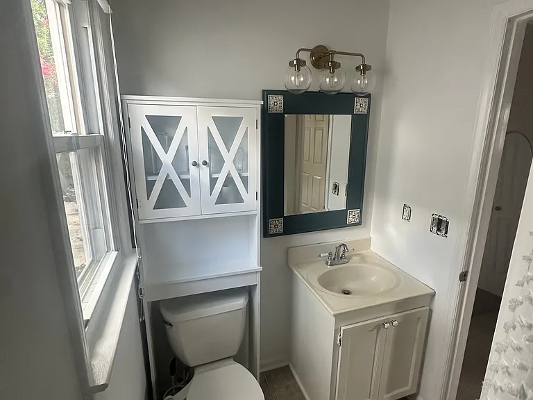 upstairs full bath