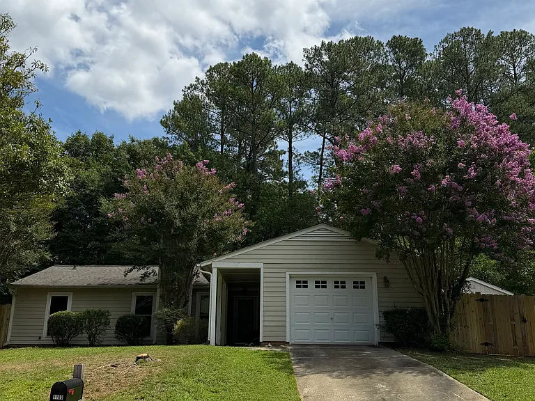 1103 Broadford Dr — Photo 3