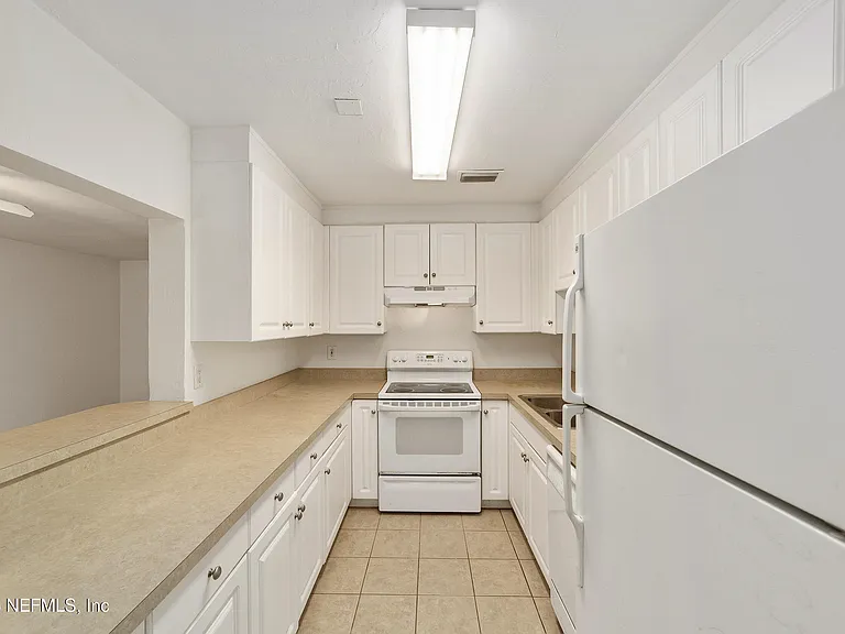 501 SW 75th St #H6 — Photo 12