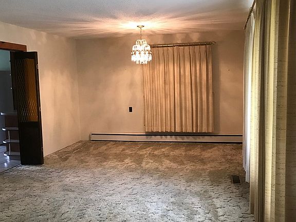 3rd image of 654 Summit Ave