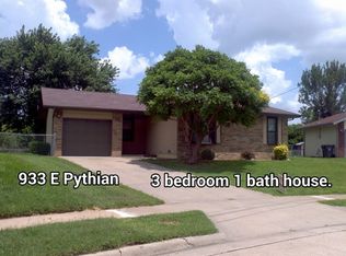 933 E Pythian St, Springfield, MO 65802