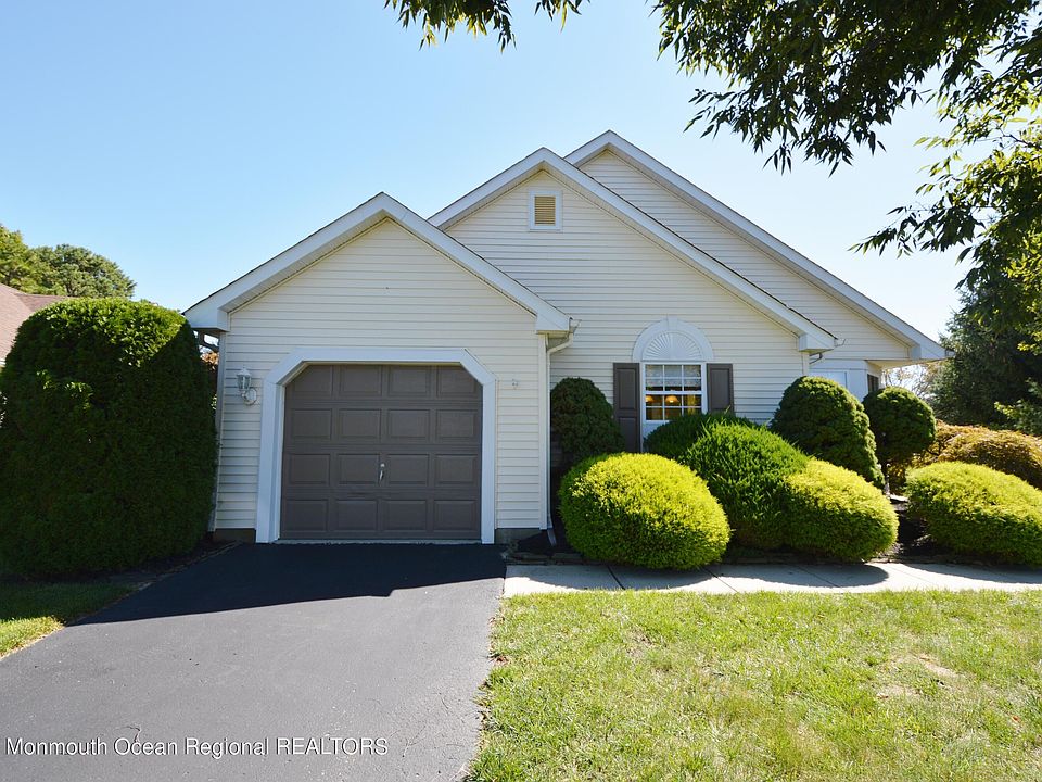1st image of 2589 Meadow Lake Dr